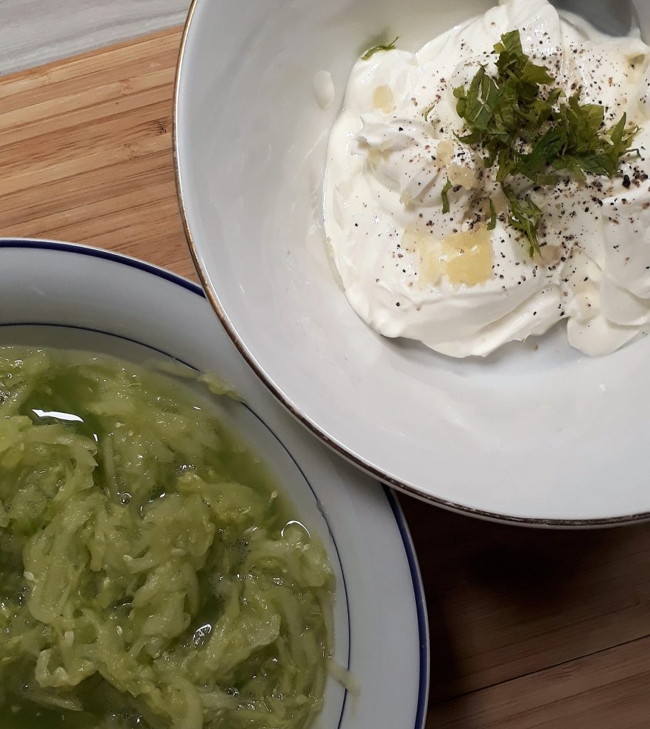 Feta Röllchen mit Tzatziki und selbstgemachtem Pita Brot - Danke, gut ...